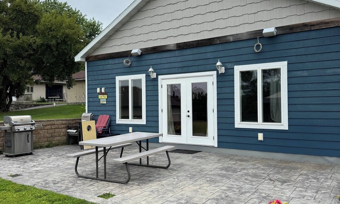 Alexandria Cabina | Cozy, beautiful, family friendly, 3-bedroom, newly built cabin on Lake Latoka