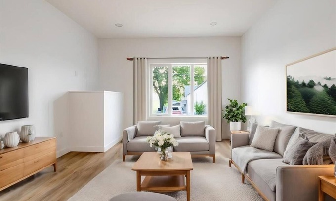 Winnipeg Casa | Cozy beautiful family-sized home for your vacation