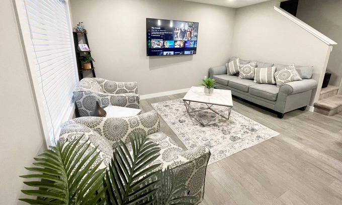 Regina Casa | Cozy & Beautiful House in Regina