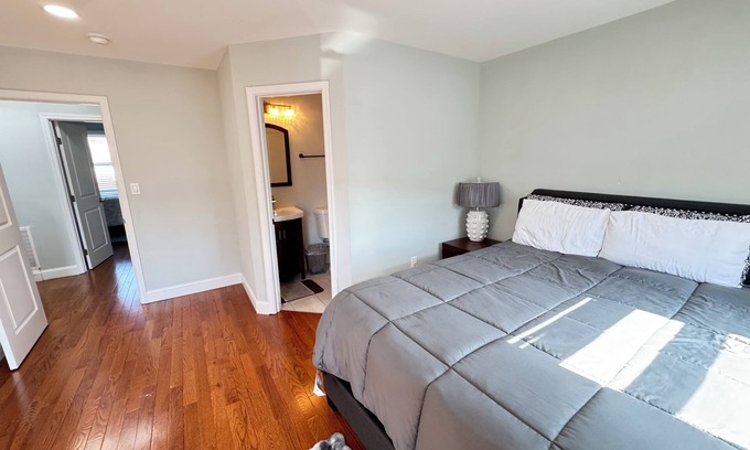 Petworth Casa | COZY Beautiful House in NW DC with Private Parking