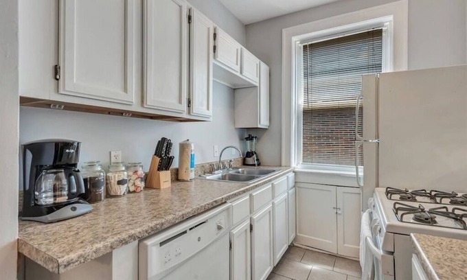 Southwest Garden Casa | Cozy, Beautiful, Second Floor Unit in Tower Grove STL 2E