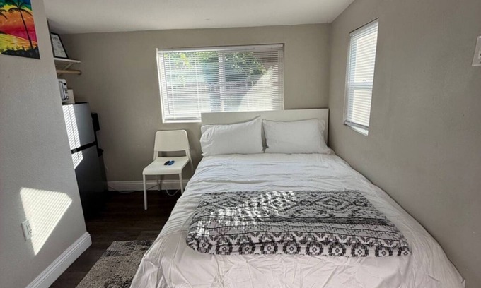 Poway Apartamento | Cozy bedroom with private entrance in charming Poway with WiFi access