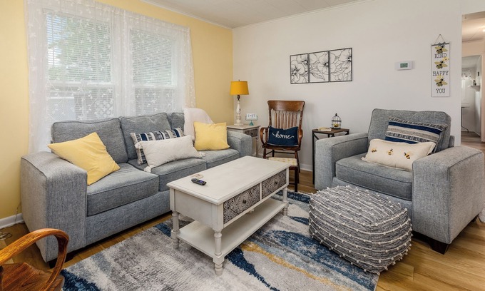 Mount Vernon Casa | Cozy Bee Hive Cheerful Stay Near Town