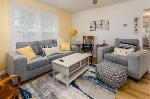 Mount Vernon Casa | Cozy Bee Hive- Cheerful Stay Near Town