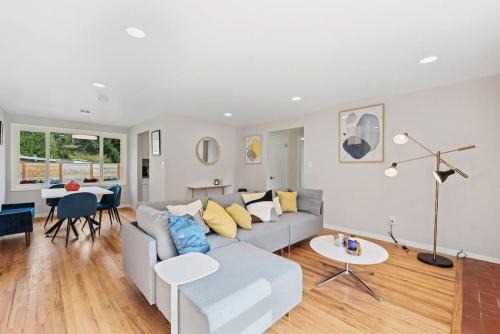 East Lake Hills Casa | Cozy Bellevue Home for Family Business Near Microsoft