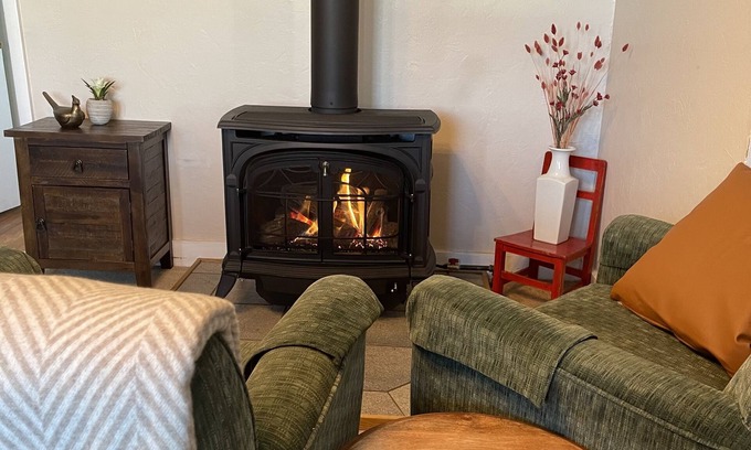 Pittsfield Cabaña | Cozy Berkshire cottage with fireplace.