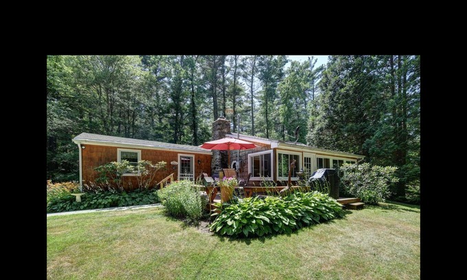 Great Barrington Casa | Cozy Berkshire home close to Lake Buel, Butternut and Great Barrington.