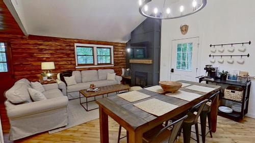 Tolland Casa | Cozy Berkshires Cabin with Lake, Beach, Hot Tub, Fireplace - The Wilde BNB
