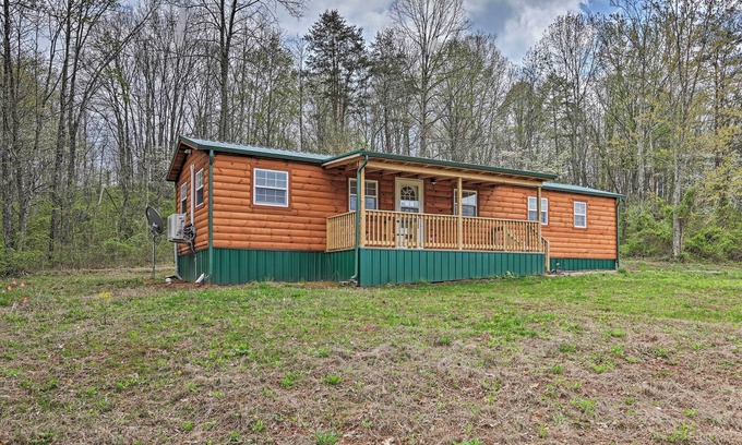 Bidwell Cabina | Cozy Bidwell Cabin w/ Deck: Trail & Creek Access!