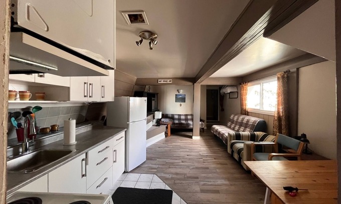 Big White Ski Resort Condominio | Cozy Big White Ski-In 1-bedroom condo. Sleeps 4-6+. RENOVATED! Pet-Friendly