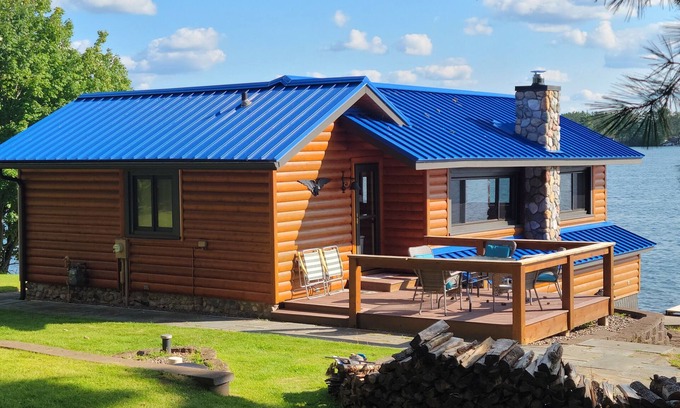 Arbor Vitae Cabina | Cozy boat house on the lake! Private dock and beautiful water views!