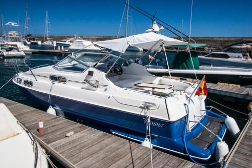 Puerto Calero Alquiler De Eote | Cozy boat to unwind by the ocean