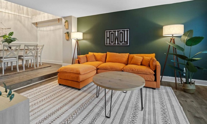 Montgomery Village Casa | Cozy Boho 3b3b | Playground