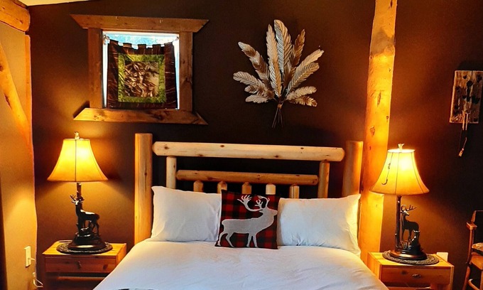 Dease Lake Cabina | Cozy Boutique Lodge Acommodations!