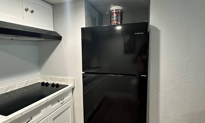 San Antonio Apartamento | Cozy BR Apt near Sea World, Lackland AFB, and great shopping.
