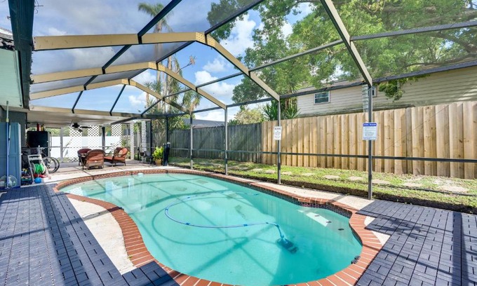 Seffner Community Alliance Apartamento | Cozy Brandon Vacation Rental with Shared Pool!