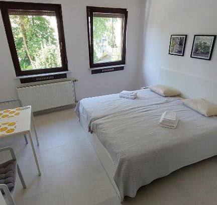 Bezigrad District Apartamento | Cozy, Bright and Affordable Studio w/FREE Parking