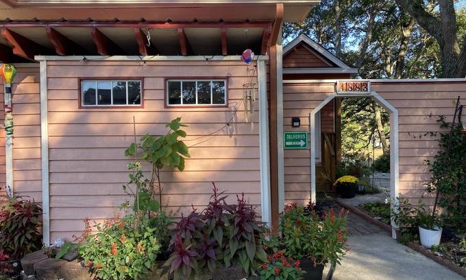 Ocean Isle Beach Apartamento | Cozy, bright studio 5 minutes drive to beach