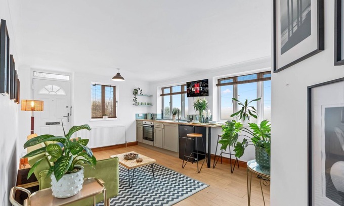 Woodingdean Apartamento | Tranquil Retreat | Parking & Trails Near Brighton