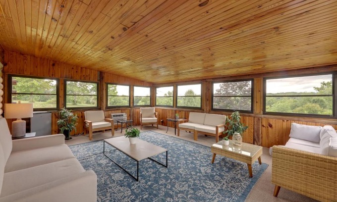 Brookville Casa | Cozy Brookville Home with Fire Pit and Deck!