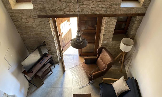 Omodos Casa | Acogedora casa marrón