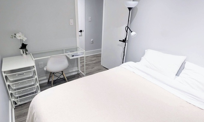 Woodbine - Lumsden Casa | Cozy Bsmt Apartment w/ Parking & Patio - 20mins to Downtown & Beach