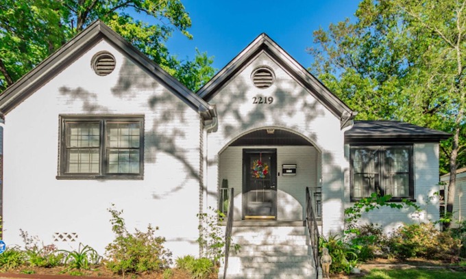 Little Rock Casa | Cozy Bungalow 3bdrm, 2.5ba, Hot Tub, Fenced Yard