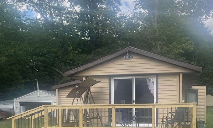Gladwin Casa | Cozy bungalow bring your off road vehicle and snowmobiles.