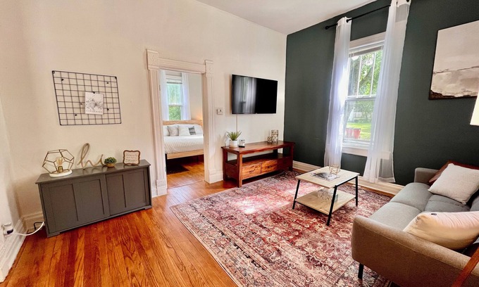 Champaign Casa | Cozy Bungalow - Close to Campus + Nespresso Coffee Maker!