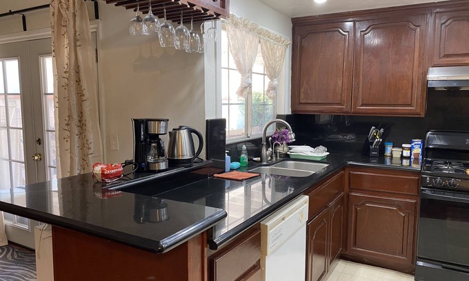 Azusa Casa | Cozy Bungalow in a Quiet Cul De Sac Neighborhood