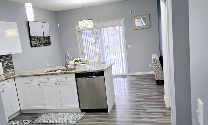 Chestermere Casa | Cozy Bungalow In Chestermere, AB
