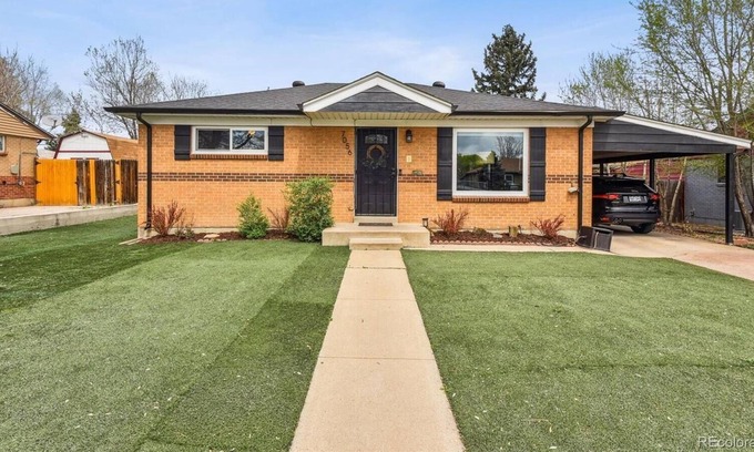Twin Lakes Casa | Cozy Bungalow in Perfect Location