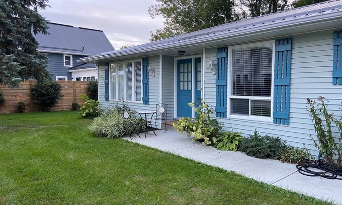Wellington Casa | Bungalow reformado en el corazón de Wellington ON