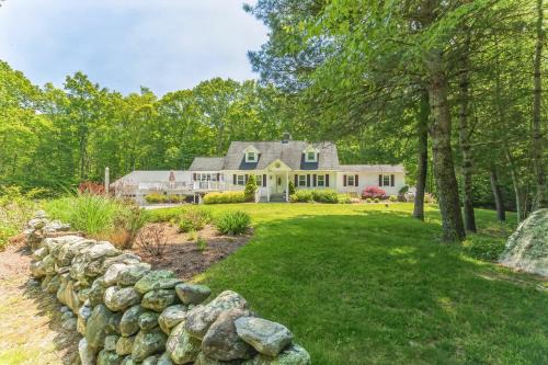 Old Mystic Casa | Cozy Bungalow Just Minutes from Mystic, Westerly Beaches, Boating and Casinos! bungalow