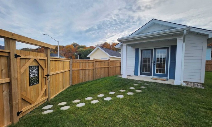 Port Stanley Casa | Cozy bungalow minutes from the beach and the beautiful downtown of Port Stanley!