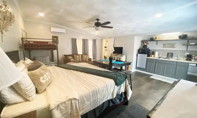 Hattiesburg Casa | Cozy Bungalow, Perfect Hideaway Close to Downtown!