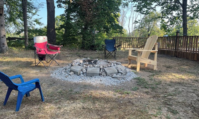 Burnt River Cabaña | Cozy Burnt Riverfront Retreat