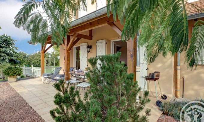 Saint-Forgeux-Lespinasse Cabaña | Casa acogedora con estufa, terraza y jardín privado en Saint-Forgeux-Lespinasse