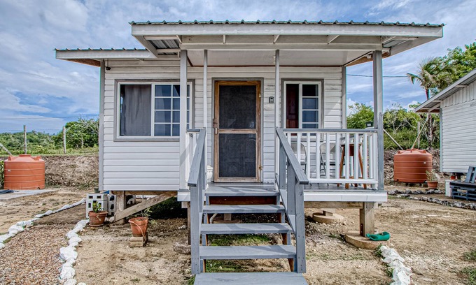 Georgeville Cabina | Cozy cabana with shared plunge pool, scenic views, kitchenette, AC, & WiFi