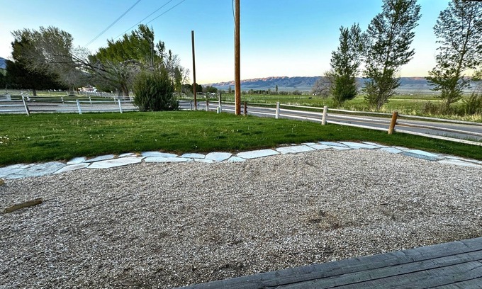 Almo Cabina | Cozy Cabin 11 at the Almo Inn near City of Rocks/Castle Rock Park in Almo, Idaho