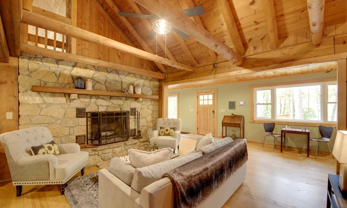 Bath Cabina | Liberty Vacation Rental: 3 Mi to Brookville Lake!