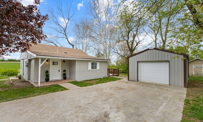 Womelsdorf Cabina | Cozy Cabin/ 2 queen beds/ Loft - 2 beds / Country Side - Central location