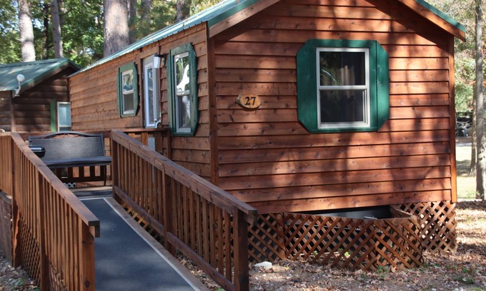 Holladay Cabaña | Cozy Cabin #27 walking distance to KY Lake and GREAT fishing - Camden TN.
