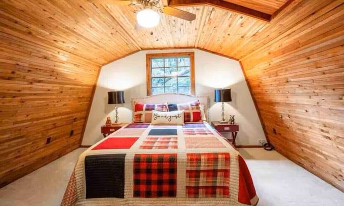 Trinity Cabina | Cozy Cabin 3-Bedroom, Starlink WIFI, wildlife, nearby lake!