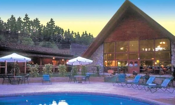 Kohls Ranch Complejo | ¡VENTA EXPRESS! Acogedora cabaña en la base del borde de Mogollon con chimenea, WiFi y piscina en el resort