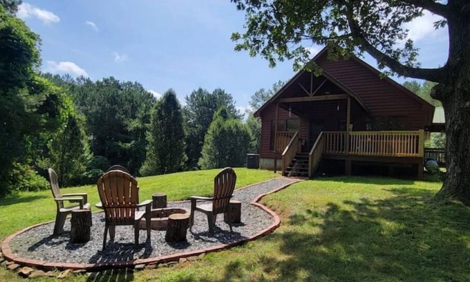 Copperhill Cabina | Cozy Cabin at Copperhill, Tn. Fire Pit, Hot Tub, Nature Trails.....WOW