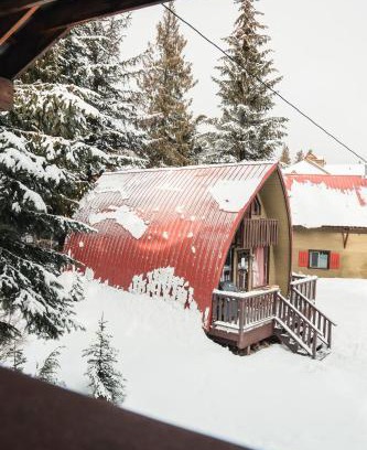 Rossland Chalet De Esquí | Cozy Cabin at RED - Steps to Skiing & Trails