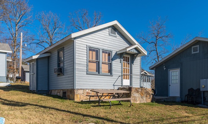 Rockaway Beach Apartamento | Cozy Cabin at Rockaway Rentals near Branson