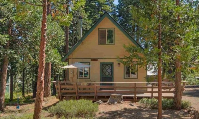 Carnelian Bay Casa | Cozy Cabin: border of Tahoe City and Carnelian Bay