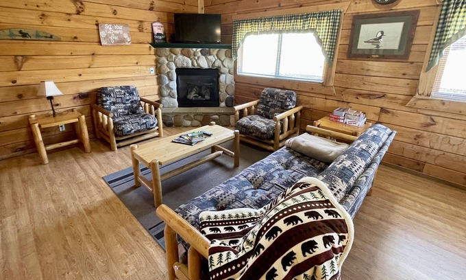 Warrens Cabina | Cozy Cabin Close to Jellystone, 3 Bears, ATV Trails in Warrens!